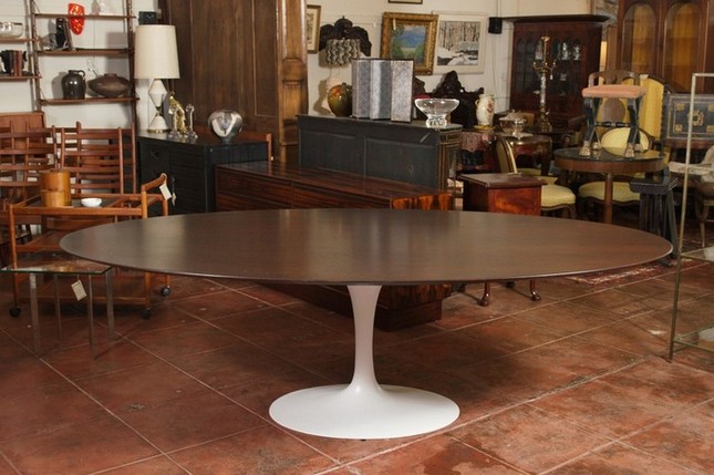Genuine and Fake Saarinen Dining Table