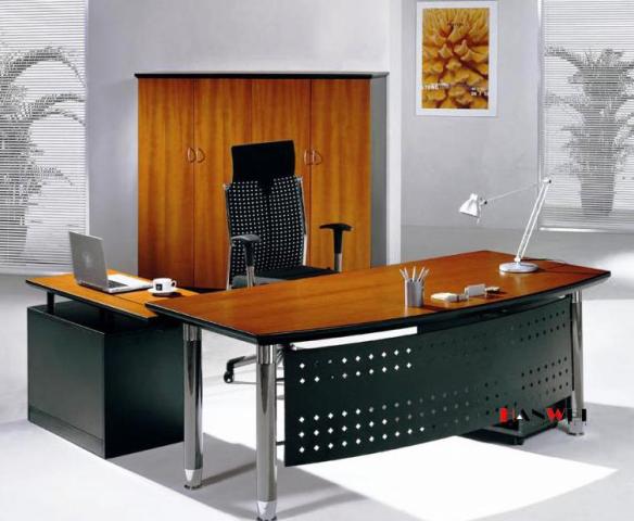 Beautiful Right Computer Table Design