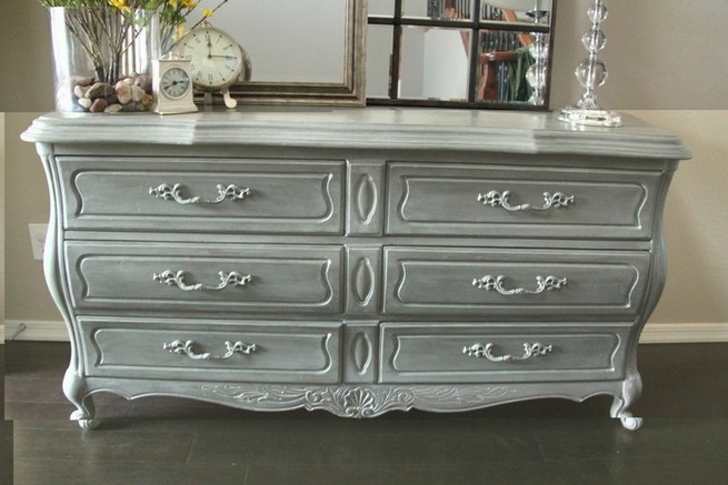 Painting dressers to look antique