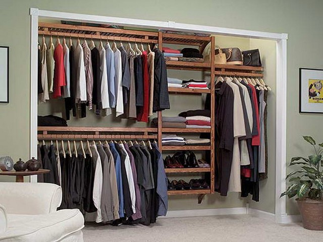 Portable closet to hang clothes