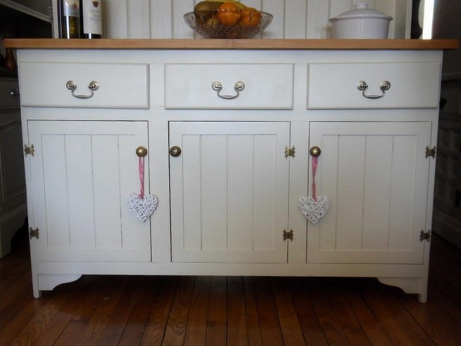 White dressers with mirror