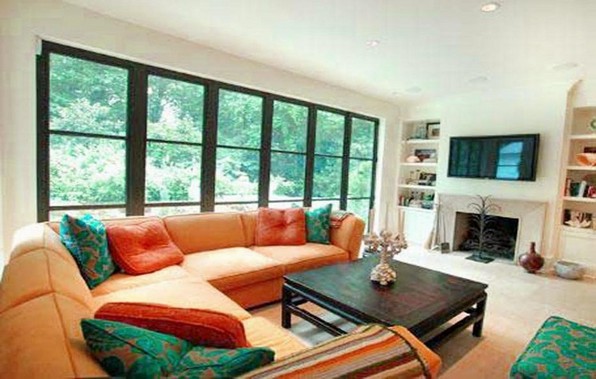 Correct arranging living room furniture and its advantageous effect
