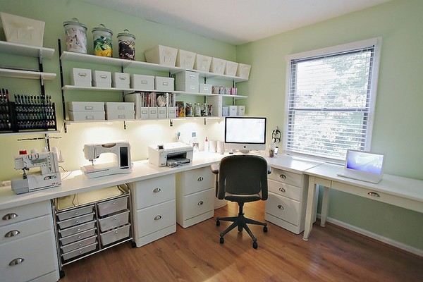 Home office computer desk with hutch