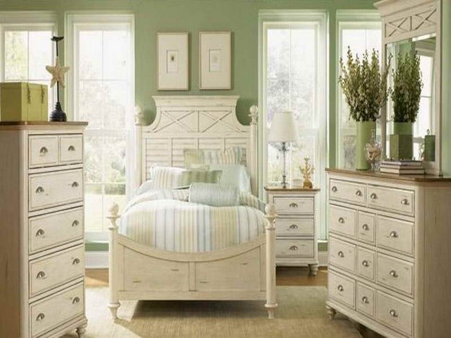 Bedroom design ideas with black furniture