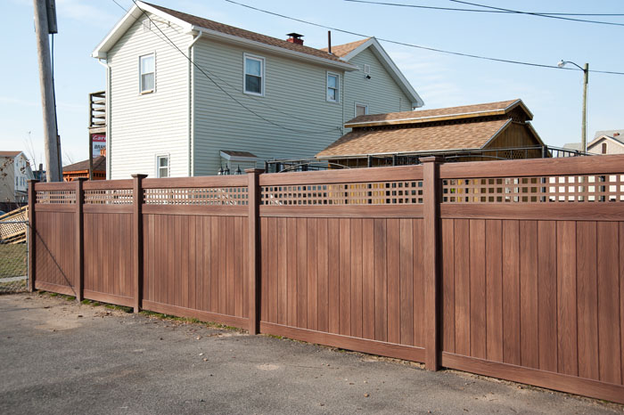 Vinyl fence wood grain
