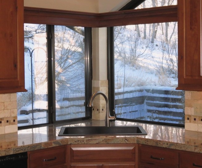 Corner kitchen sink with window