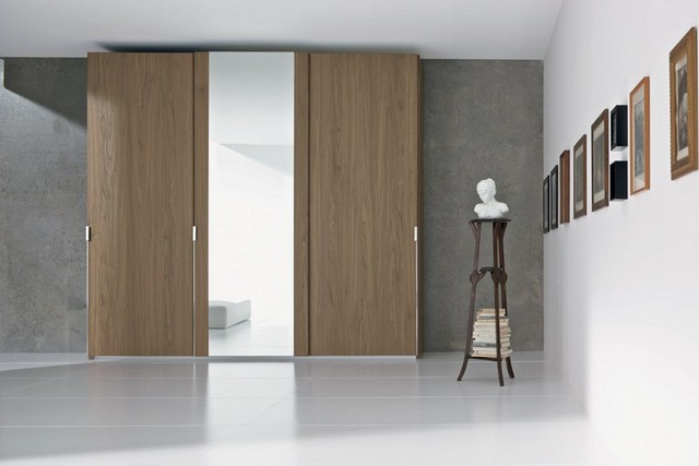 Free standing closet with mirror doors