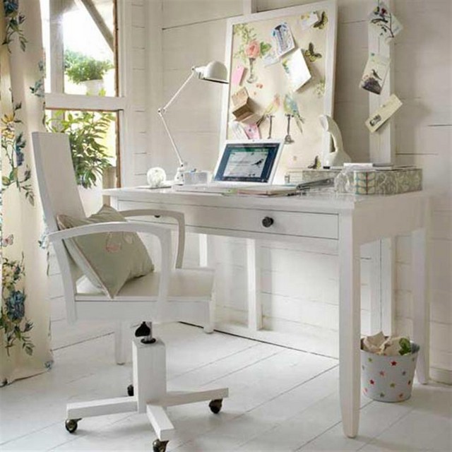 White computer desk with chair