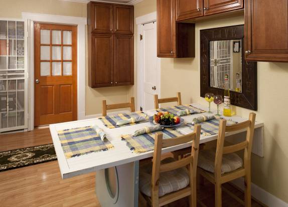 Folding dining table – comfort in small space