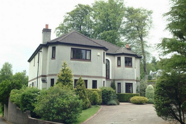 A large 5 bedroom house for rent