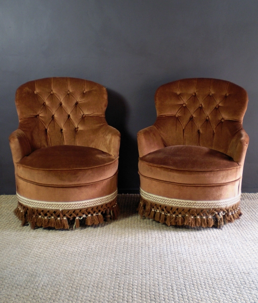 Bedroom chairs with arms