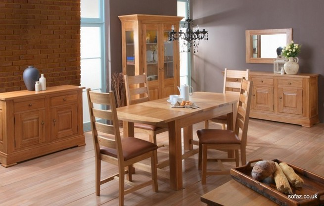Small extendable dining table