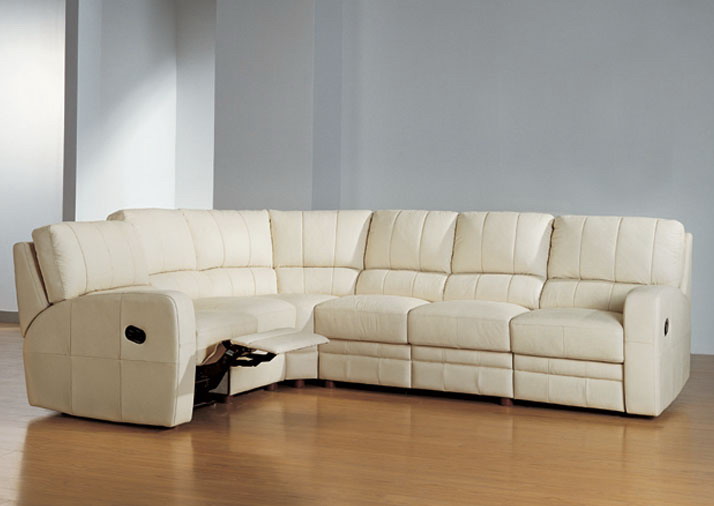 Apartment size sofa recliner