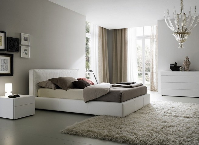 Bedroom chest decor