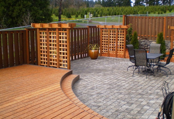 Applying Patio Privacy Screens