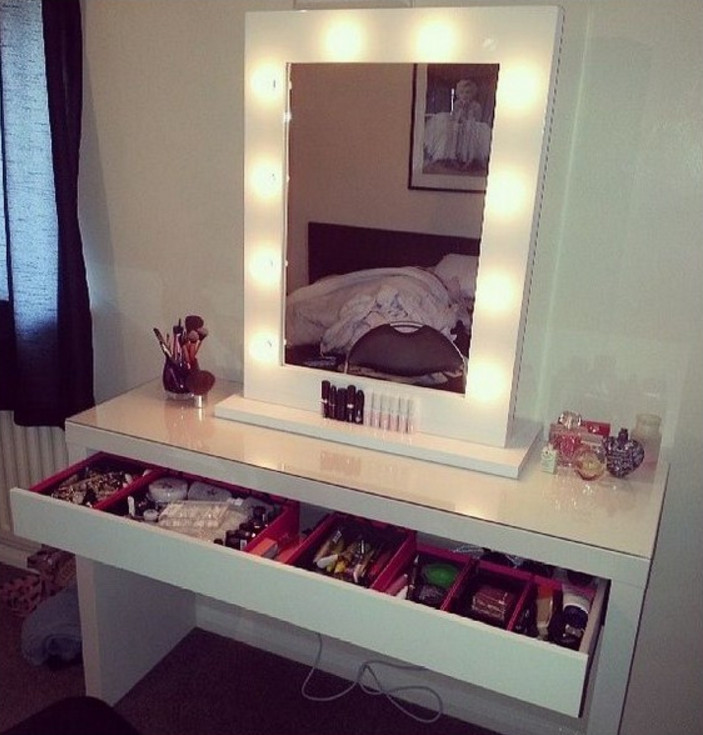 Broadway Lighted Vanity Makeup Desk