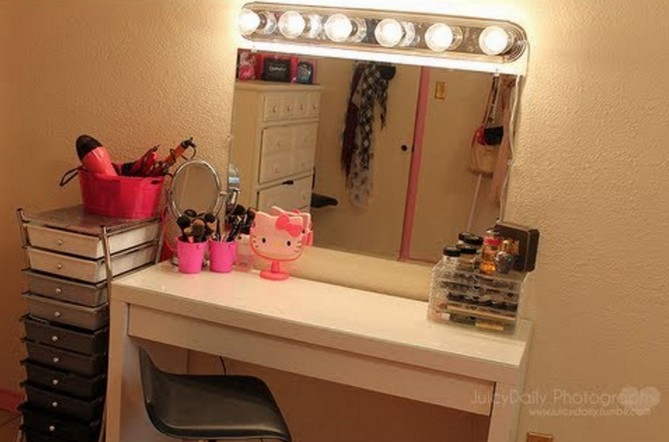 Lighted Vanity Set
