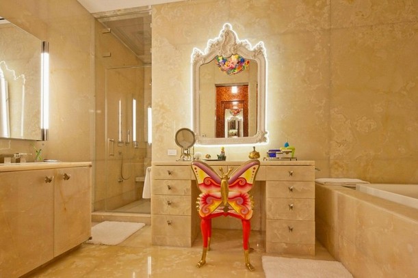Lighted Makeup Vanity Table