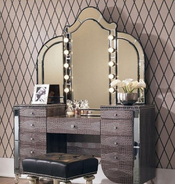 Broadway Lighted Vanity Table